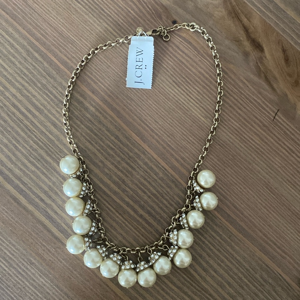 NWT Embellished Pearl Necklace